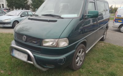 Parkowanie pojazdem na terenie zielonym